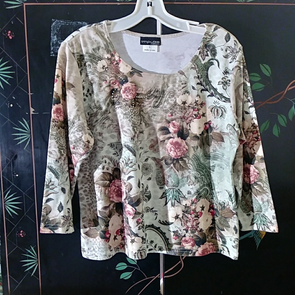 $5 bundle w 2 more.Impulse California crop top